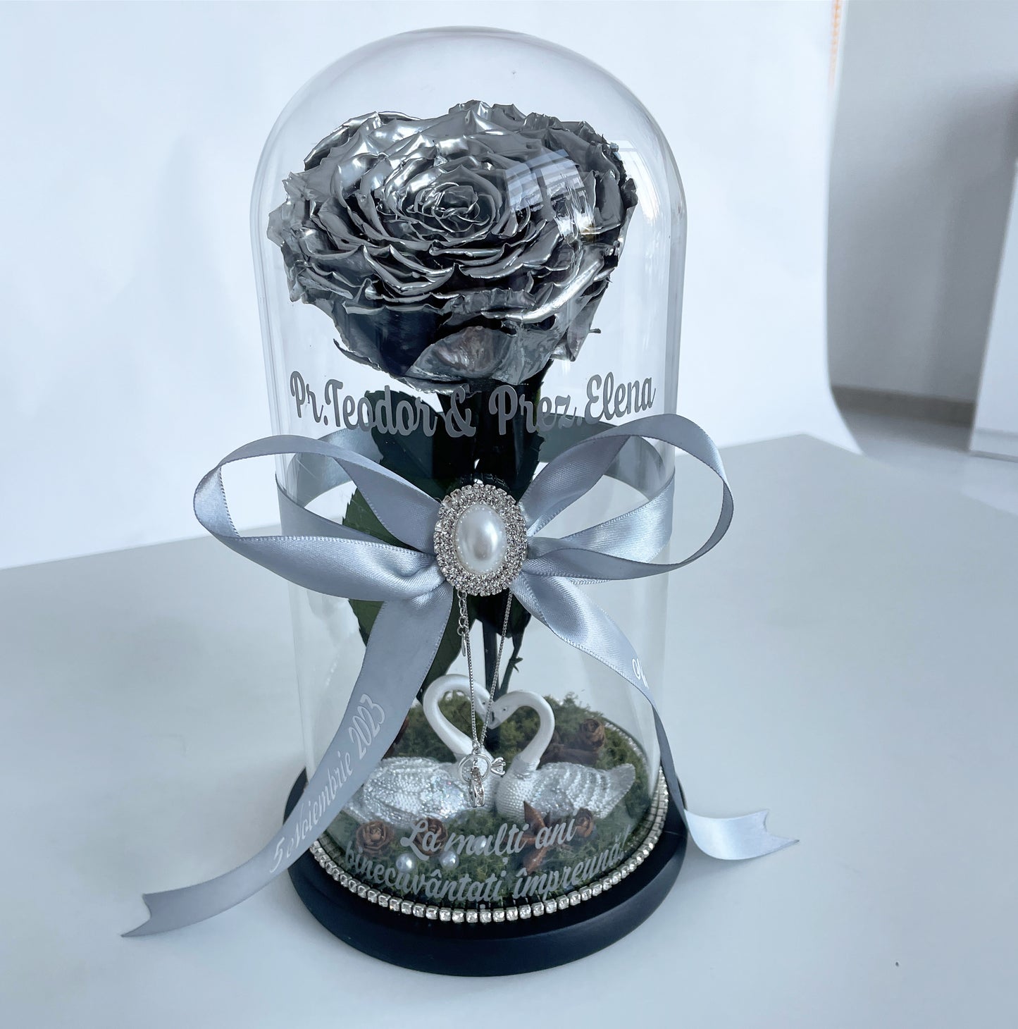 Cupolă de sticlă cu trandafir criogenat argintiu silver