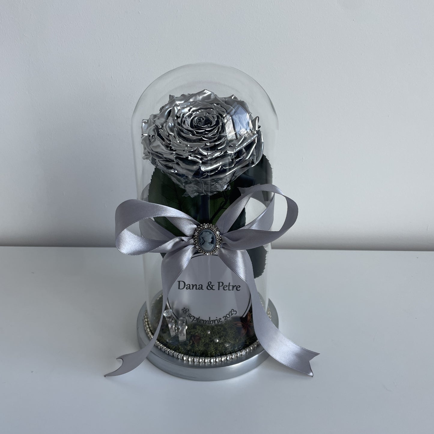 Cupolă de sticlă cu trandafir criogenat argintiu silver