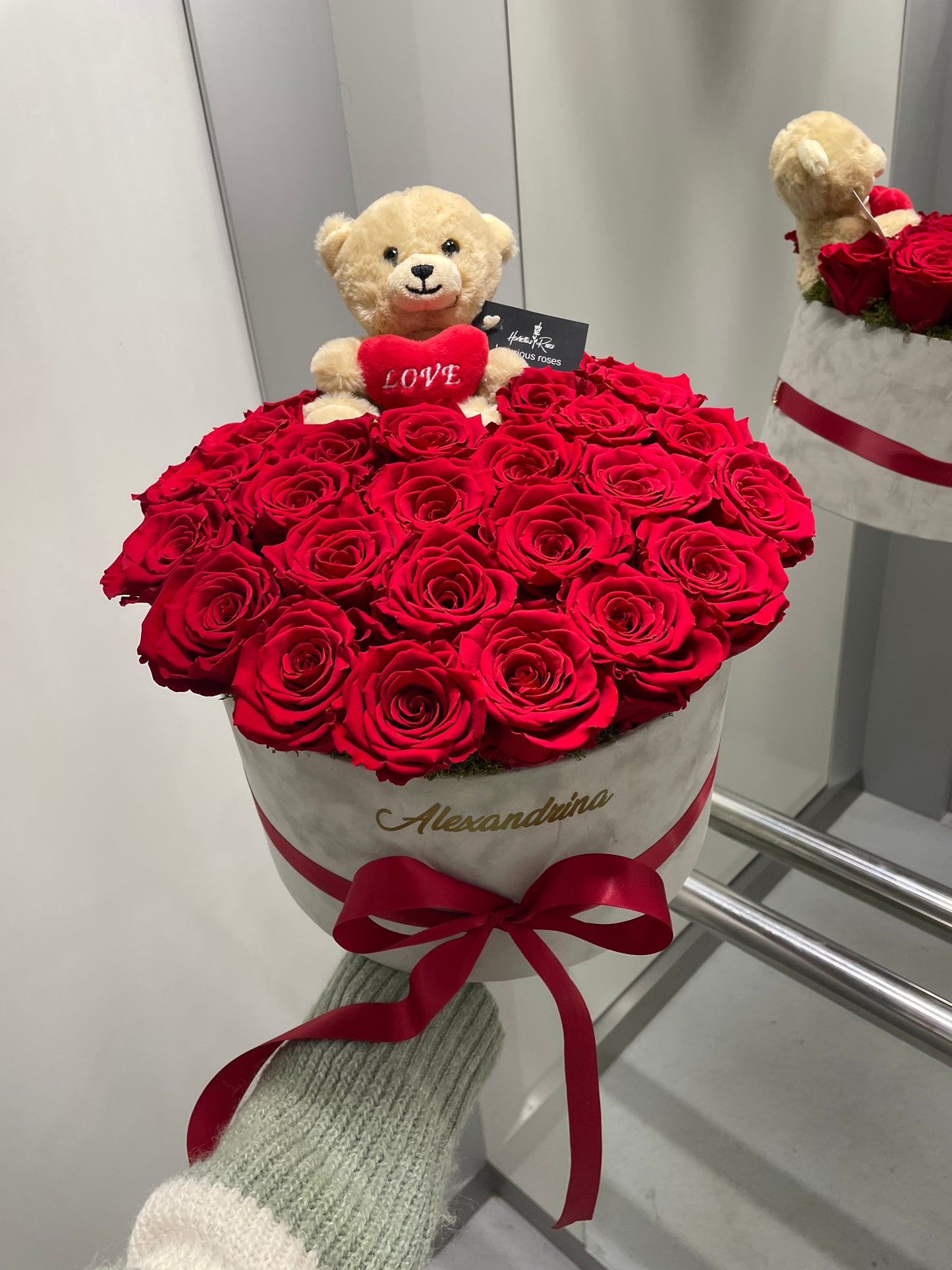 Cutie cu 25 de trandafiri criogenați și nume personalizat
