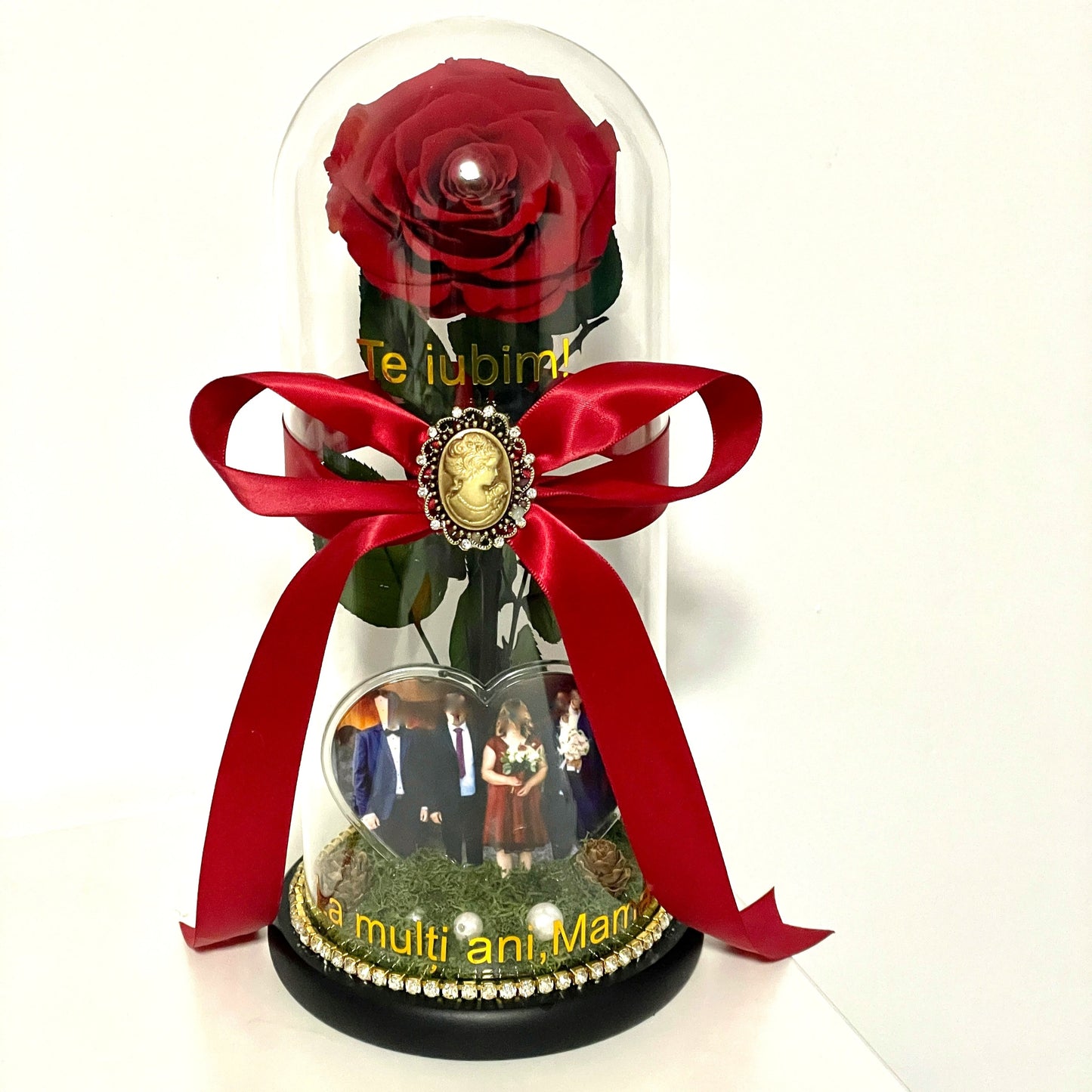Cupolă de sticlă cu trandafir criogenat roșu antique ruby