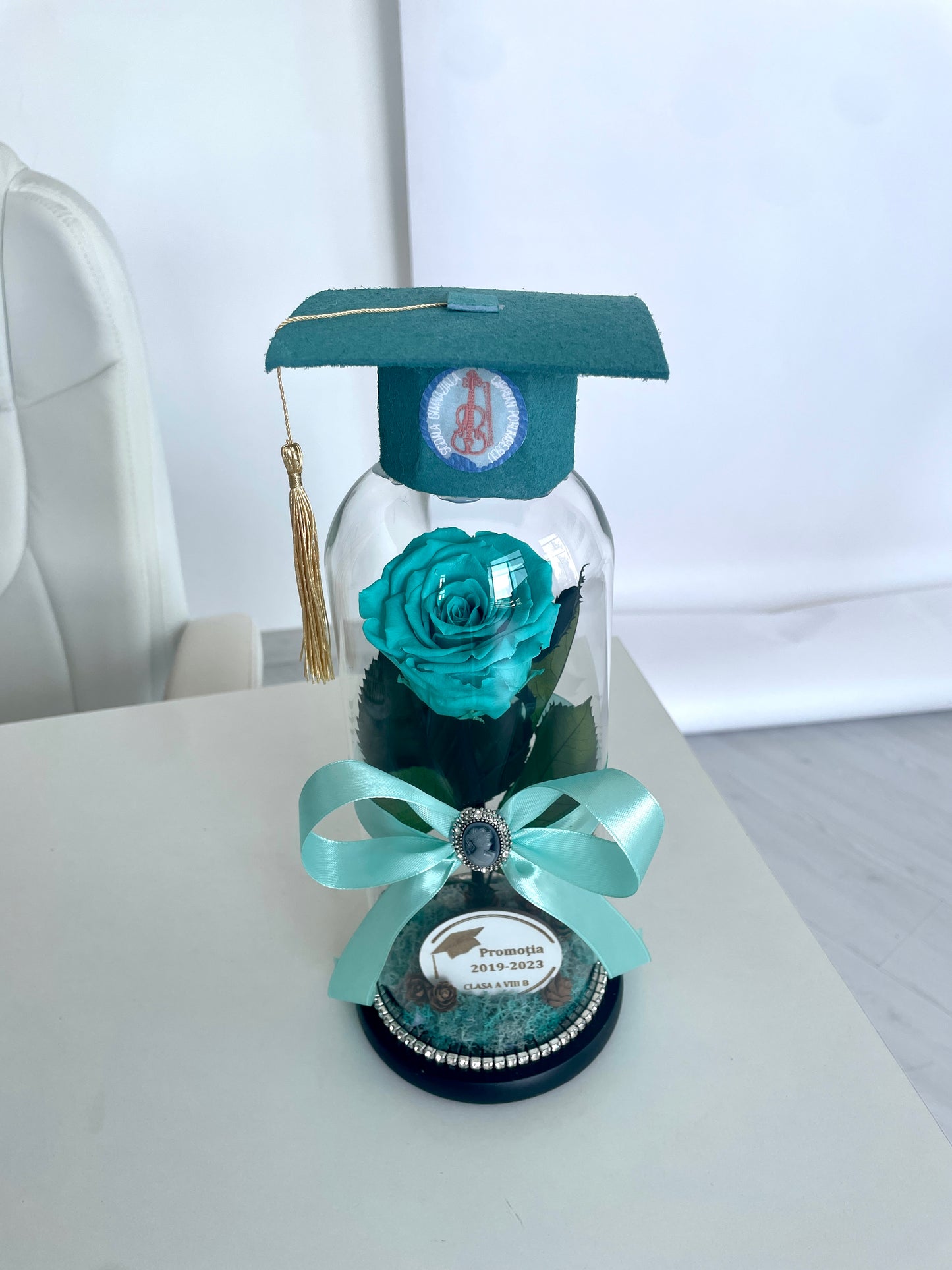 Cupolă de sticlă cu trandafir criogenat albastru turquoise