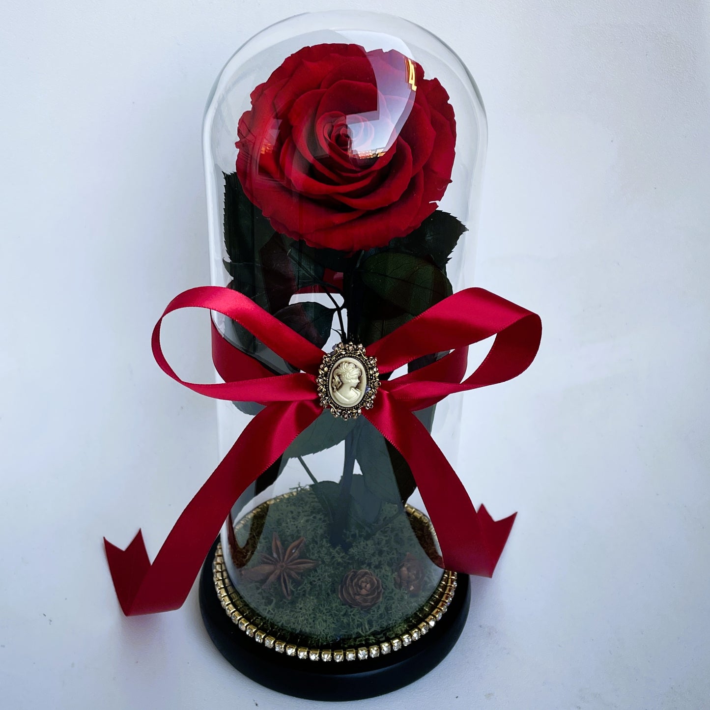 Cupolă de sticlă standard cu trandafir criogenat roșu antique ruby
