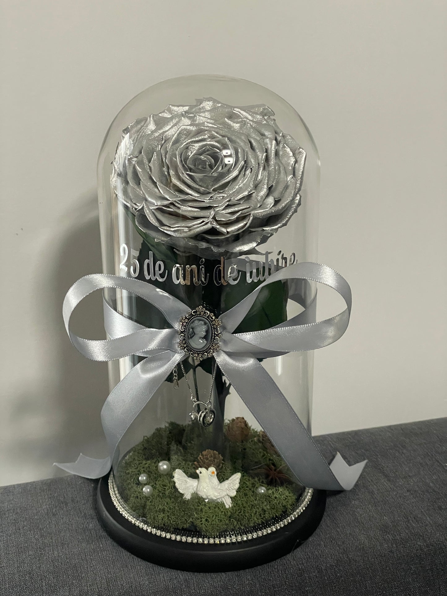 Cupolă de sticlă cu trandafir criogenat argintiu silver