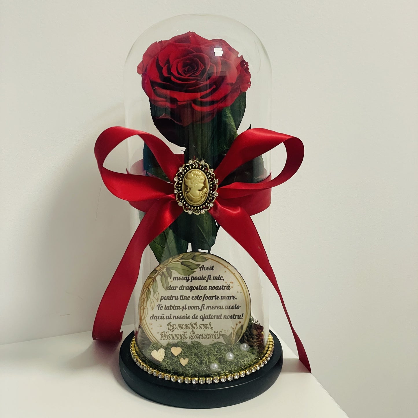 Cupolă de sticlă cu trandafir criogenat roșu antique ruby (mamă-soacră)