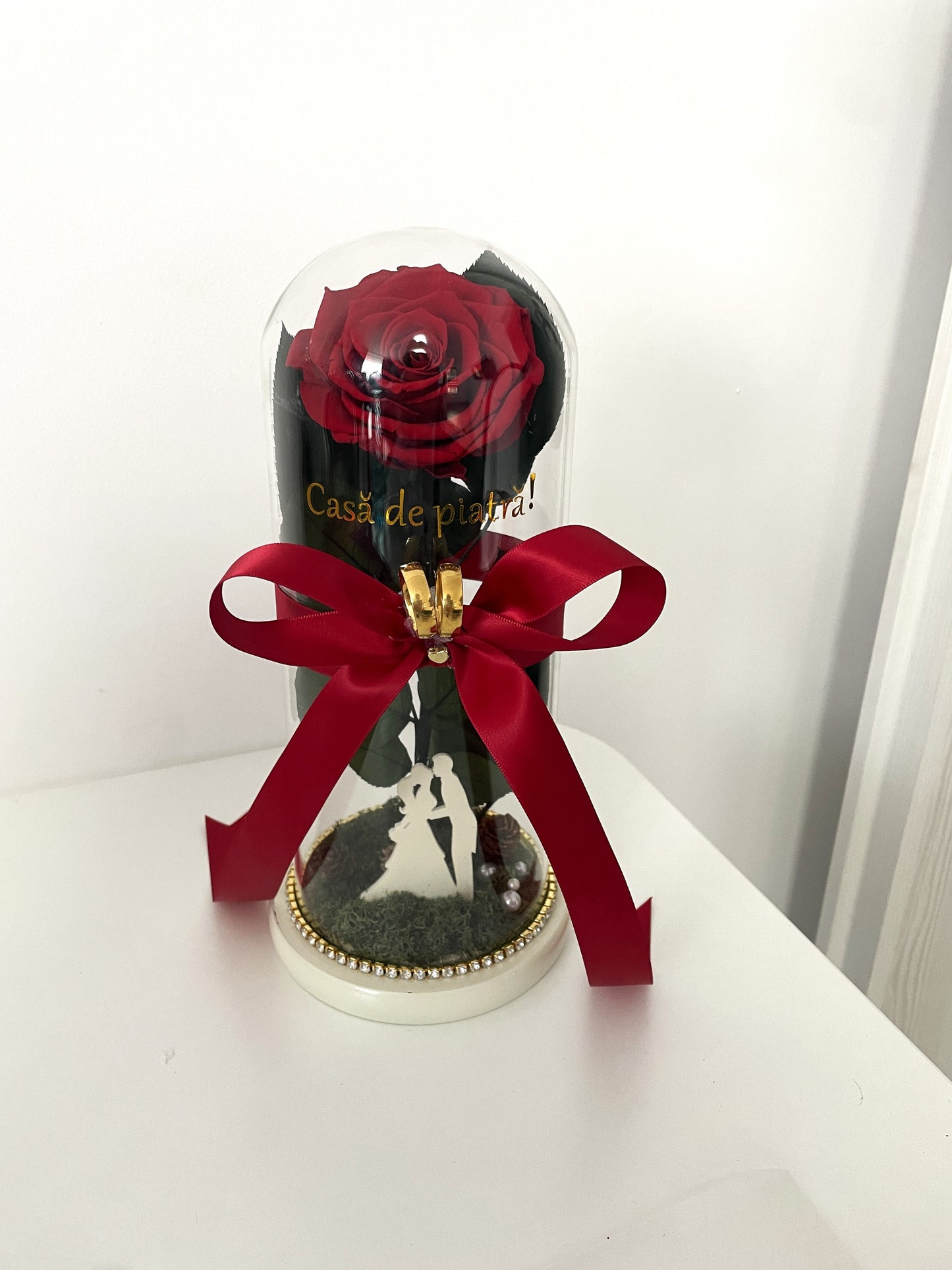 Cupolă de sticlă cu trandafir criogenat roșu antique ruby