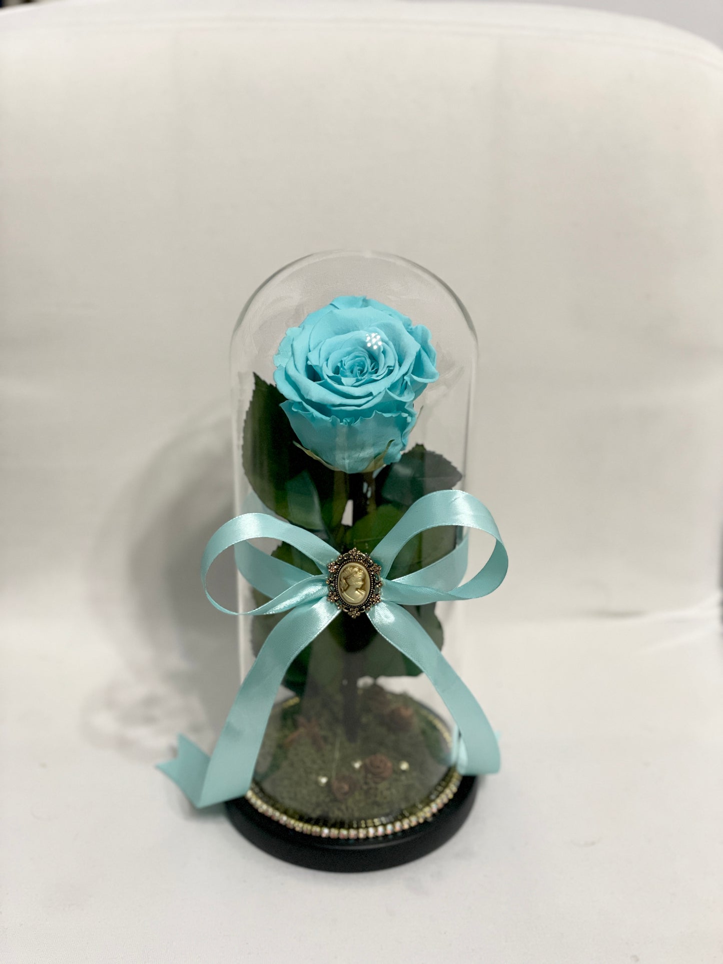 Cupolă de sticlă cu trandafir criogenat albastru turquoise