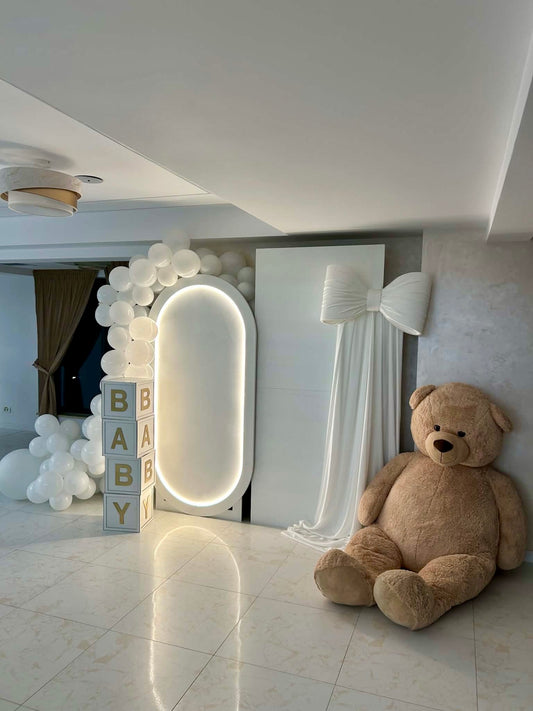 Decor botez – Ursuleț bej & eleganță în nuanțe de alb