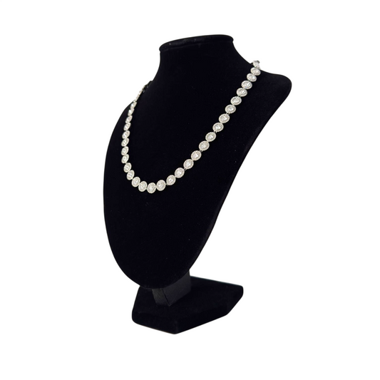 Închiriere bust negru pentru coliere